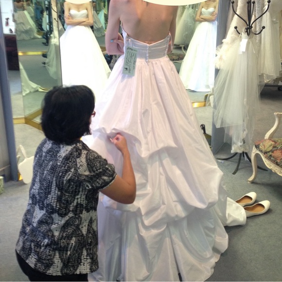 Wtoo beautiful White Gown size 2 extra long Debutante/Wedding/Quinceañera - Picture 10 of 13